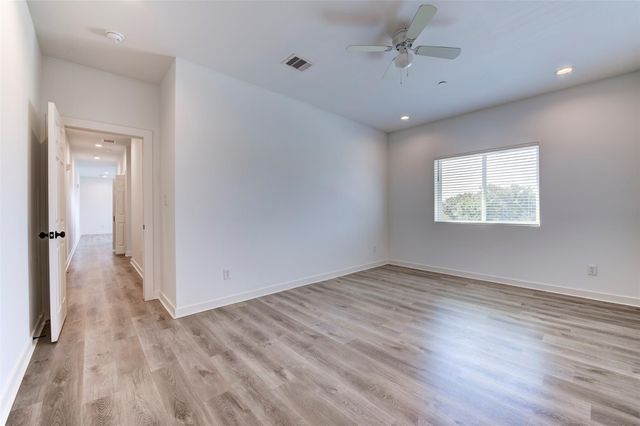 175 W 6th Street D, Kemah, TX 77565