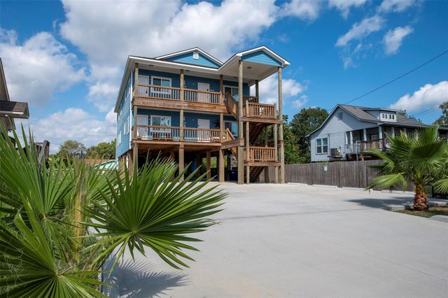 175 W 6th Street D, Kemah, TX 77565
