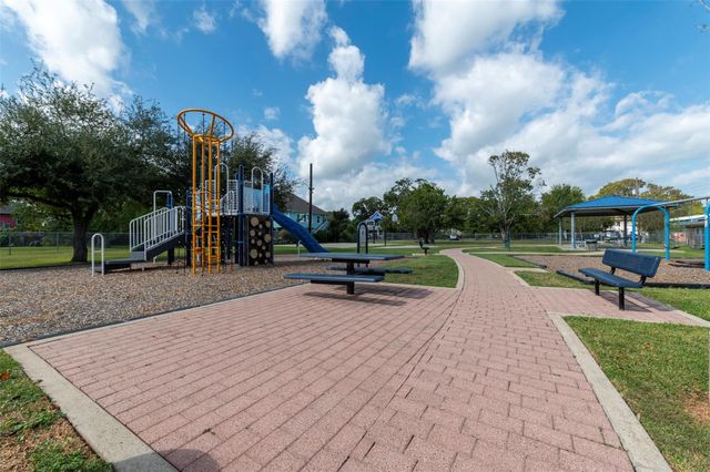 175 W 6th Street D, Kemah, TX 77565