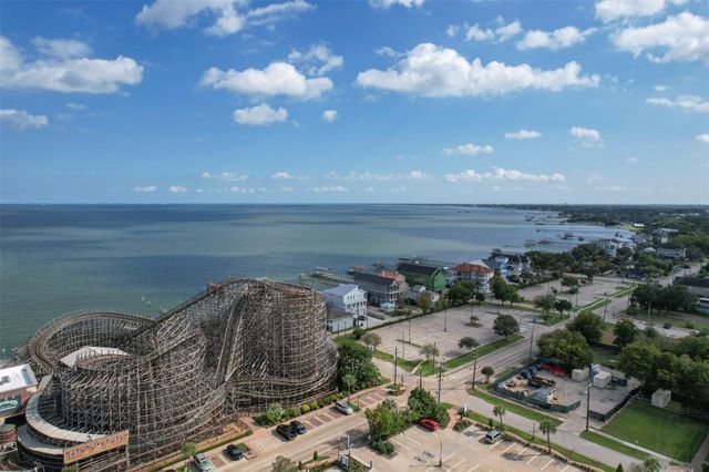 175 W 6th Street D, Kemah, TX 77565