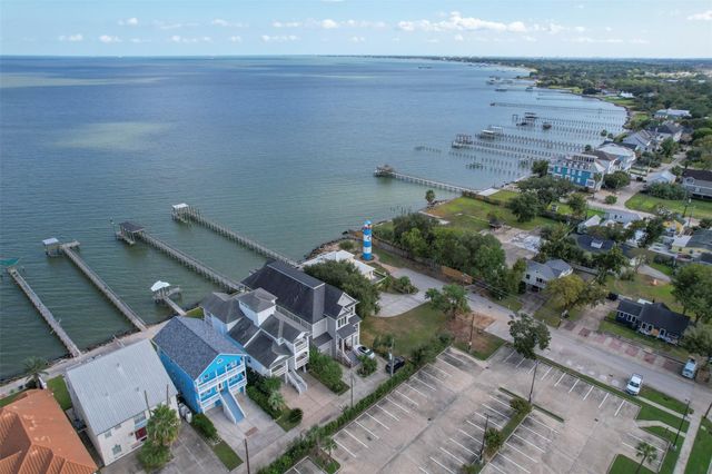 175 W 6th Street D, Kemah, TX 77565