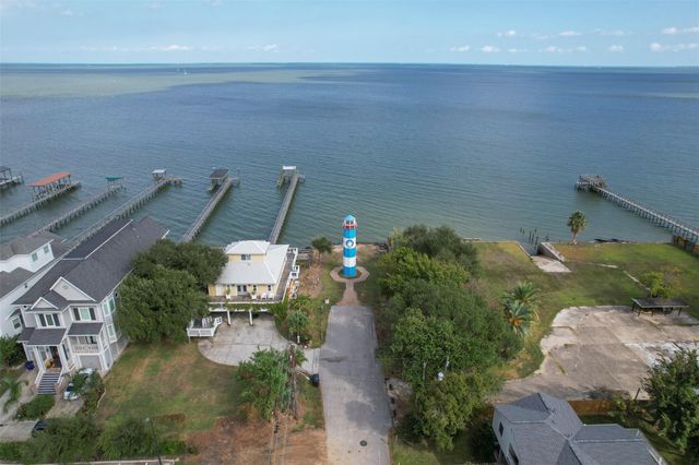 175 W 6th Street D, Kemah, TX 77565