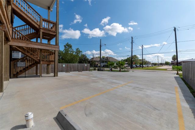 175 W 6th Street D, Kemah, TX 77565