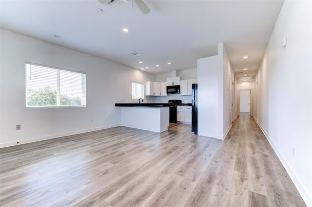 175 W 6th Street D, Kemah, TX 77565