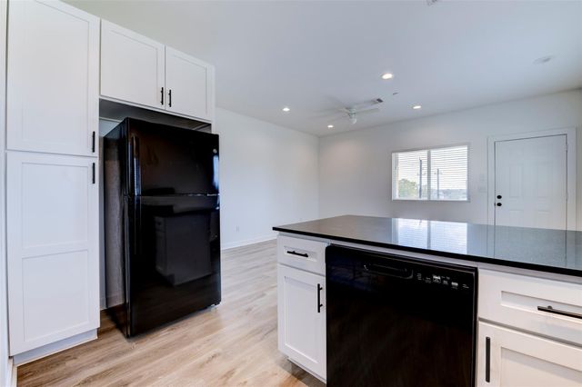 175 W 6th Street D, Kemah, TX 77565