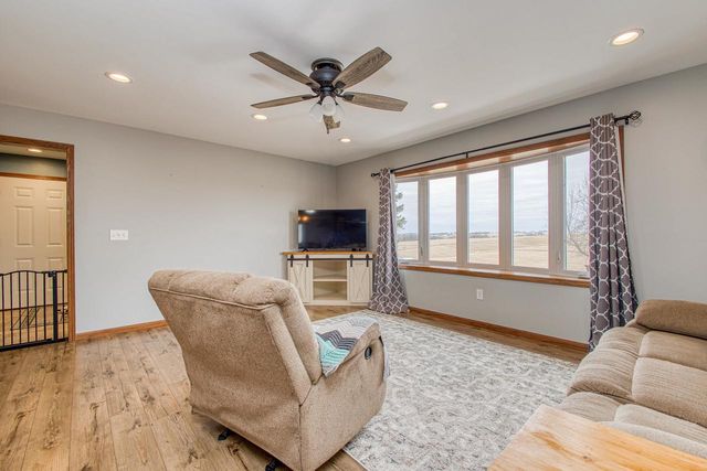 1021 Fish Lane Lane, Hazel Green, WI 53811