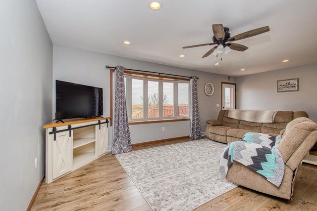 1021 Fish Lane Lane, Hazel Green, WI 53811