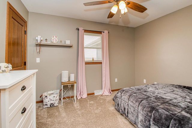 1021 Fish Lane Lane, Hazel Green, WI 53811