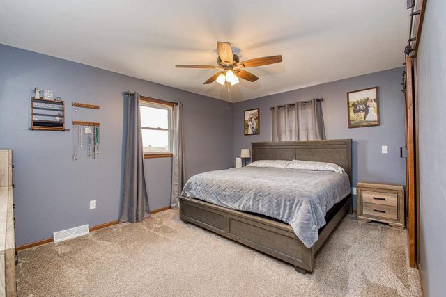 1021 Fish Lane Lane, Hazel Green, WI 53811