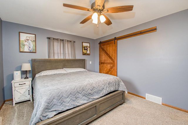 1021 Fish Lane Lane, Hazel Green, WI 53811