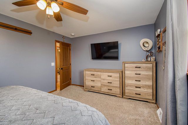 1021 Fish Lane Lane, Hazel Green, WI 53811