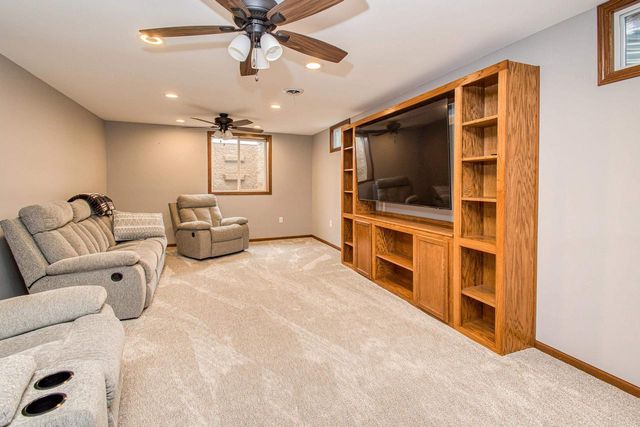 1021 Fish Lane Lane, Hazel Green, WI 53811