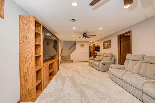 1021 Fish Lane Lane, Hazel Green, WI 53811