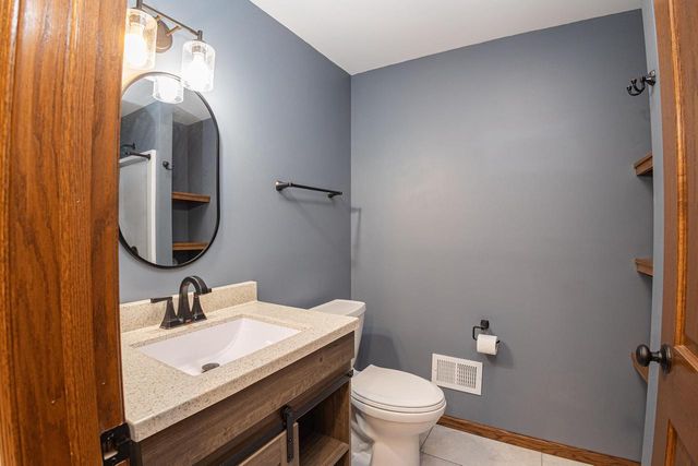 1021 Fish Lane Lane, Hazel Green, WI 53811