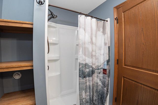 1021 Fish Lane Lane, Hazel Green, WI 53811