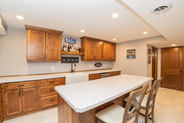 1021 Fish Lane Lane, Hazel Green, WI 53811