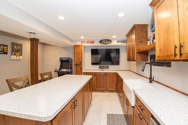 1021 Fish Lane Lane, Hazel Green, WI 53811