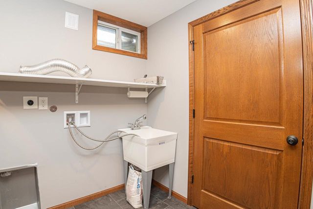 1021 Fish Lane Lane, Hazel Green, WI 53811