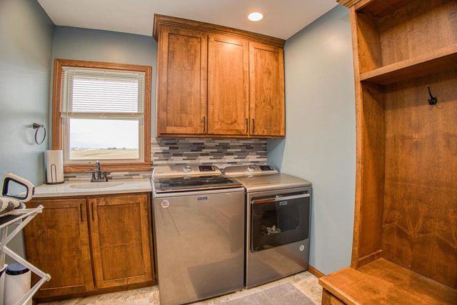 1021 Fish Lane Lane, Hazel Green, WI 53811