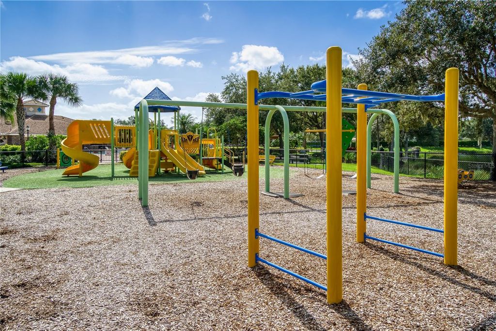Image 16 of property listing at 819 FAIRWAYCOVE LANE 203, Bradenton, FL 34212