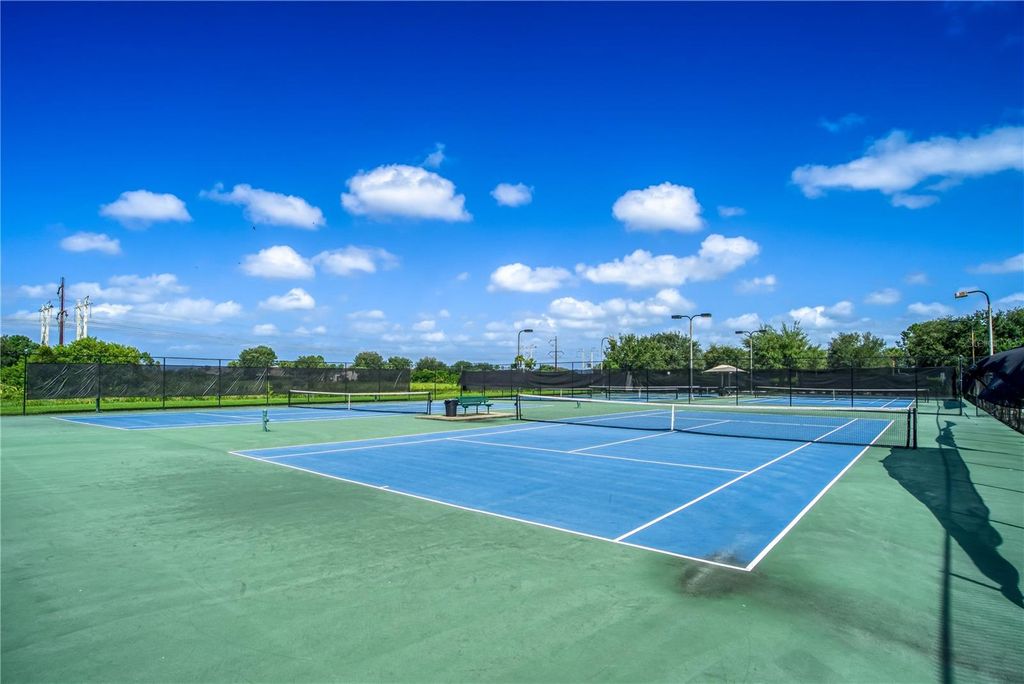 Image 17 of property listing at 819 FAIRWAYCOVE LANE 203, Bradenton, FL 34212