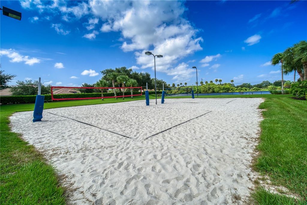 Image 20 of property listing at 819 FAIRWAYCOVE LANE 203, Bradenton, FL 34212