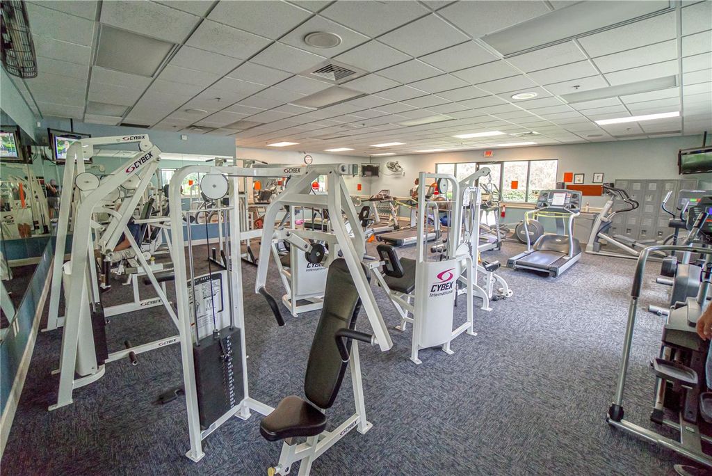 Image 23 of property listing at 819 FAIRWAYCOVE LANE 203, Bradenton, FL 34212