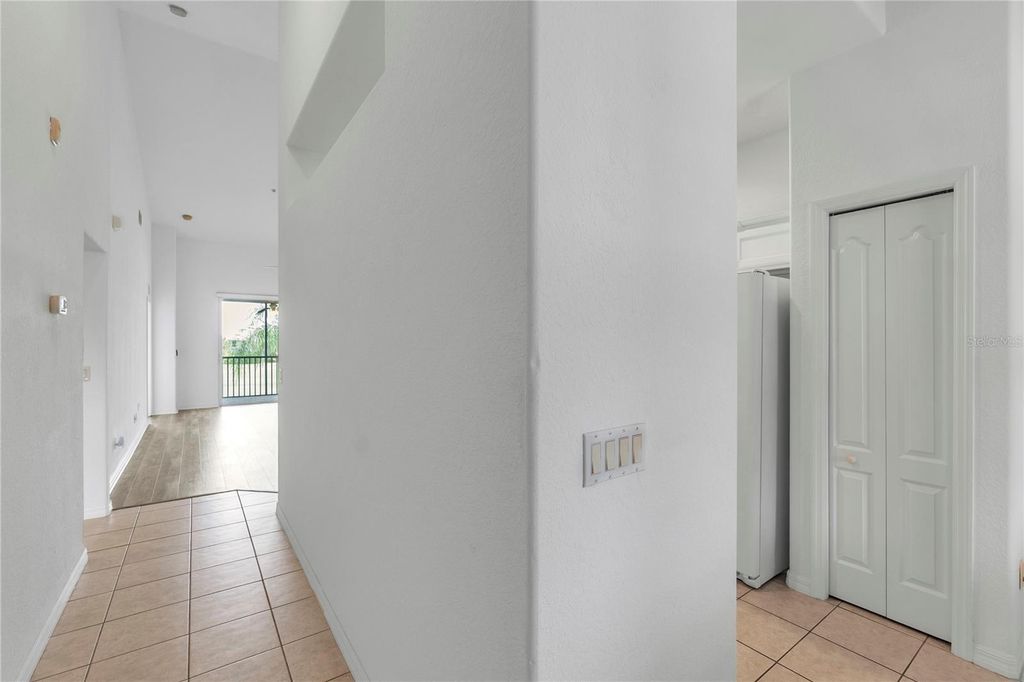 Image 26 of property listing at 819 FAIRWAYCOVE LANE 203, Bradenton, FL 34212