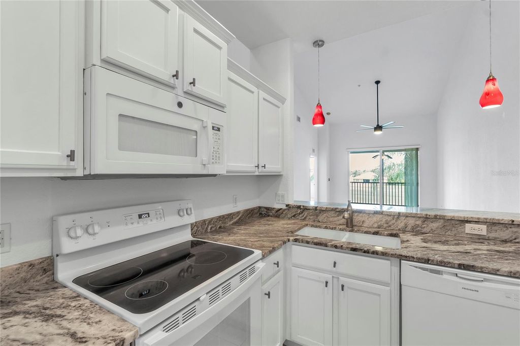 Image 28 of property listing at 819 FAIRWAYCOVE LANE 203, Bradenton, FL 34212