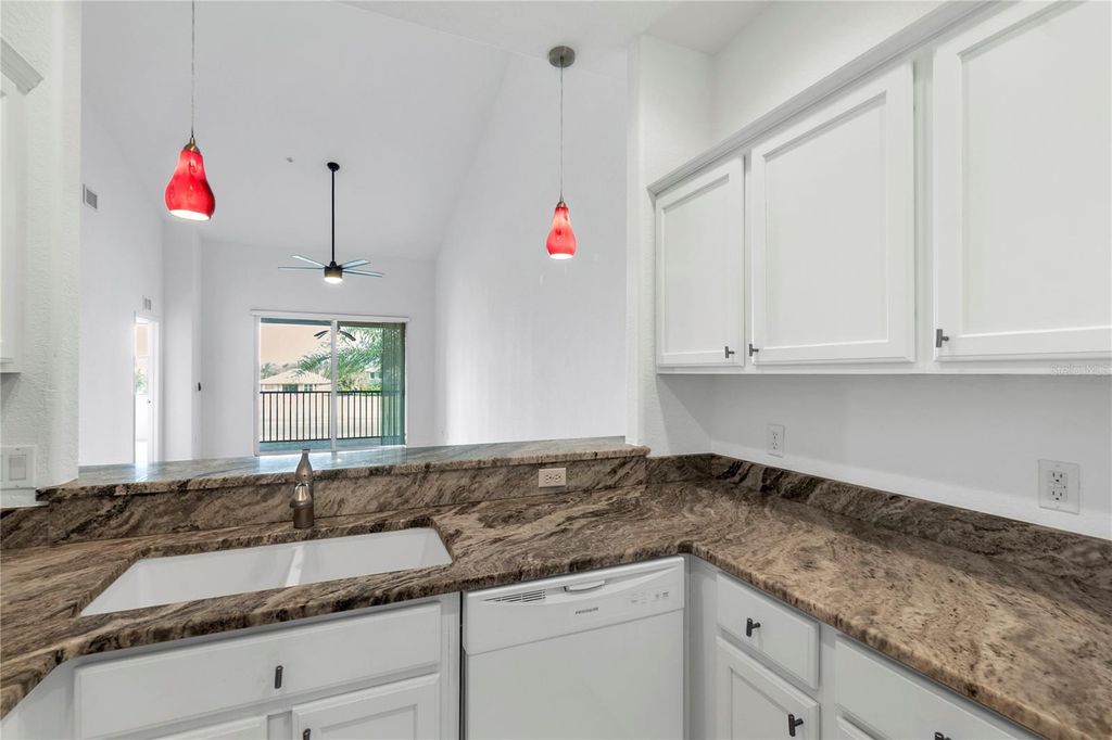 Image 29 of property listing at 819 FAIRWAYCOVE LANE 203, Bradenton, FL 34212