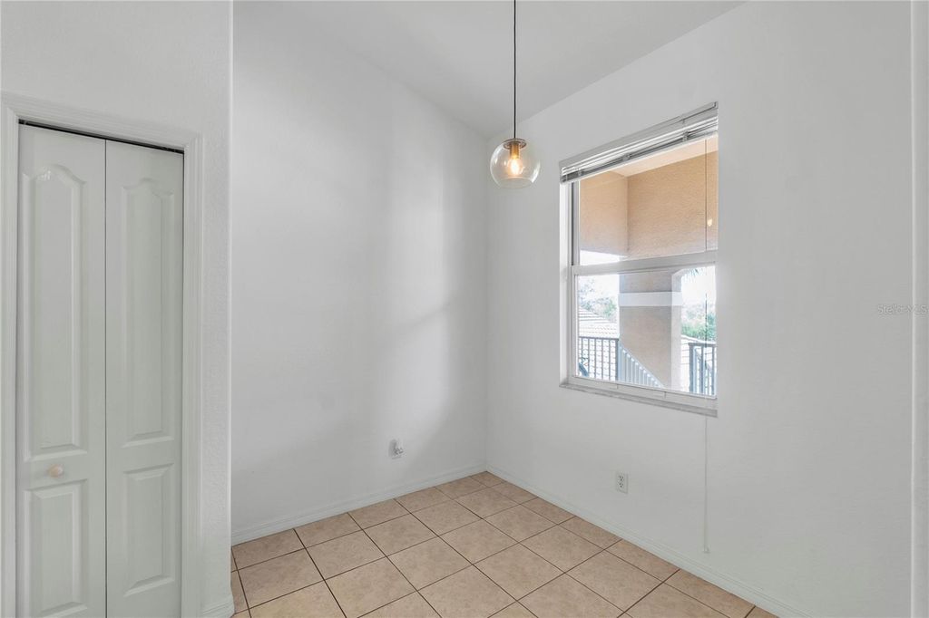 Image 31 of property listing at 819 FAIRWAYCOVE LANE 203, Bradenton, FL 34212