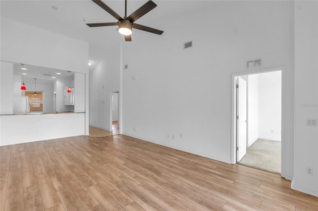 Image 34 of property listing at 819 FAIRWAYCOVE LANE 203, Bradenton, FL 34212