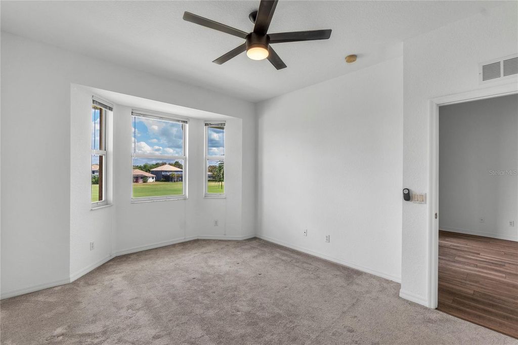 Image 37 of property listing at 819 FAIRWAYCOVE LANE 203, Bradenton, FL 34212