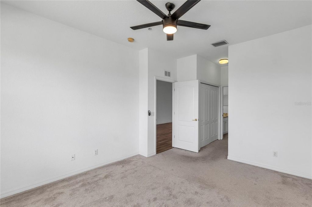 Image 38 of property listing at 819 FAIRWAYCOVE LANE 203, Bradenton, FL 34212