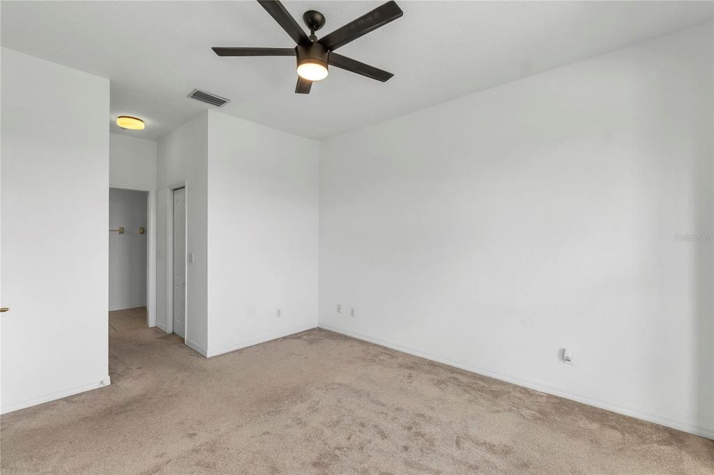 Image 39 of property listing at 819 FAIRWAYCOVE LANE 203, Bradenton, FL 34212