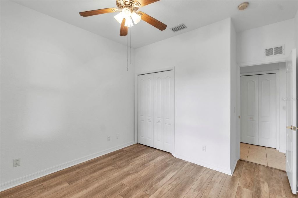 Image 48 of property listing at 819 FAIRWAYCOVE LANE 203, Bradenton, FL 34212