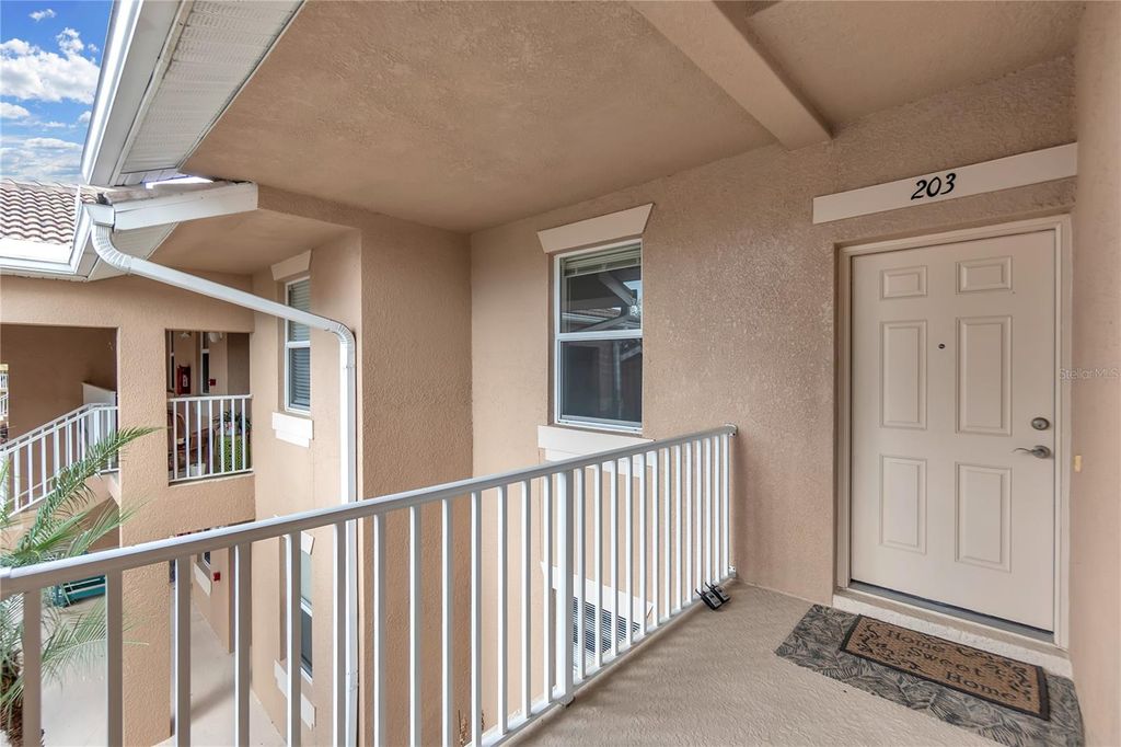 Image 49 of property listing at 819 FAIRWAYCOVE LANE 203, Bradenton, FL 34212