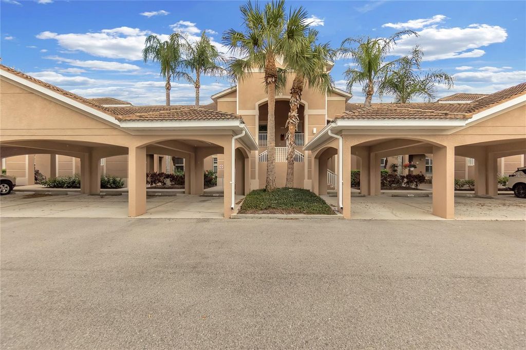 Image 51 of property listing at 819 FAIRWAYCOVE LANE 203, Bradenton, FL 34212
