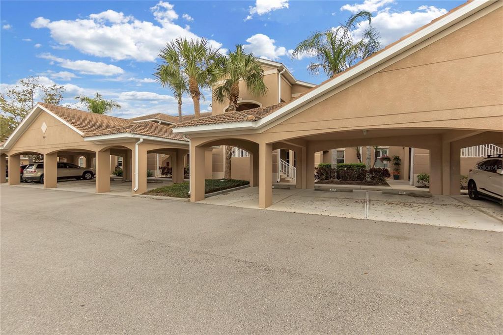 Image 52 of property listing at 819 FAIRWAYCOVE LANE 203, Bradenton, FL 34212