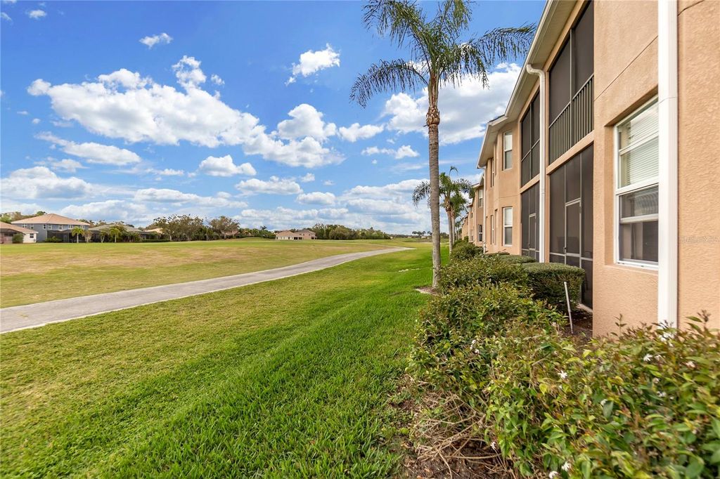 Image 54 of property listing at 819 FAIRWAYCOVE LANE 203, Bradenton, FL 34212