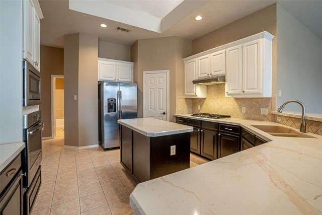 8700 Shadow Trace Drive, Fort Worth, TX 76244