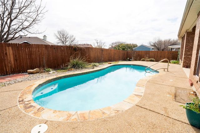 8700 Shadow Trace Drive, Fort Worth, TX 76244
