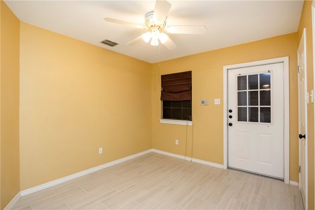 1818 Rodd Field Road D2, Corpus Christi, TX 78412