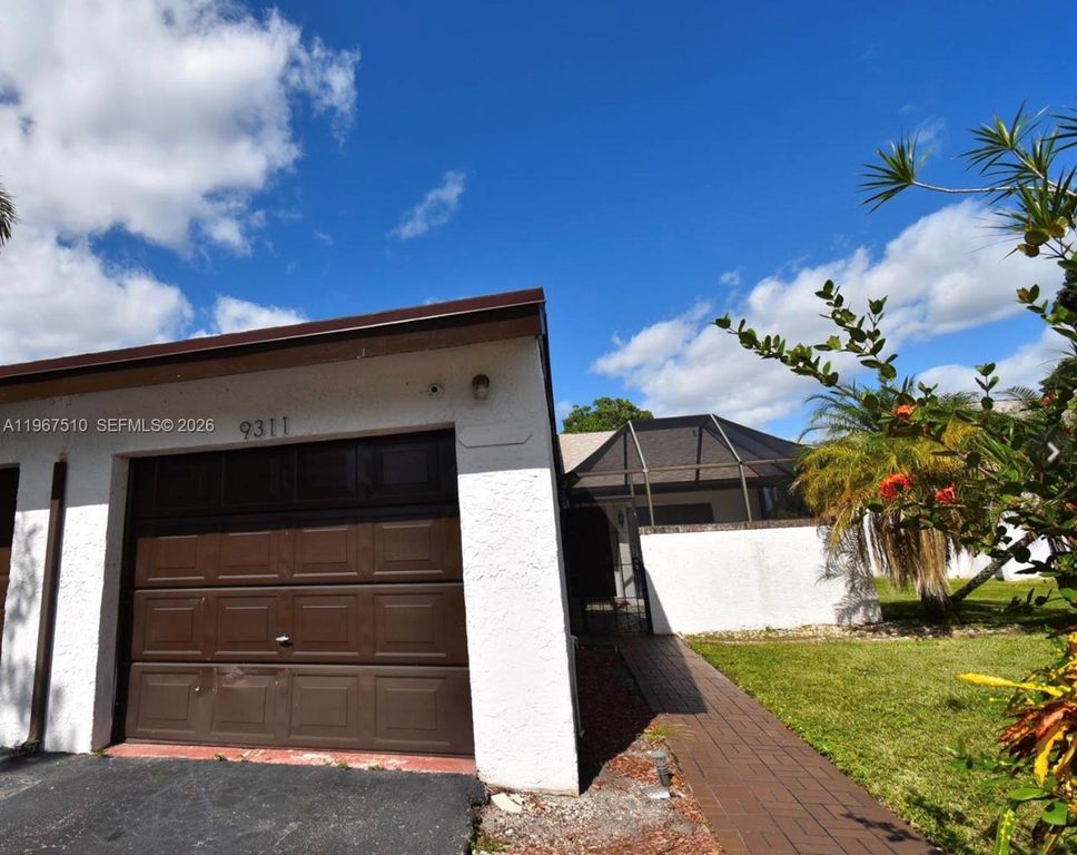 9311 Wedgewood Dr A19, Tamarac, FL 33321