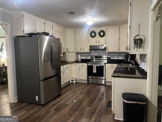 174 Cabero Road, Hawkinsville, GA 31036