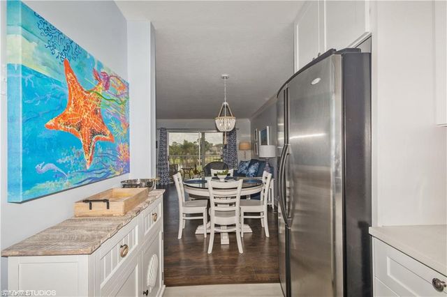 190 Turtle Lake CT # 311, Naples, FL 34105