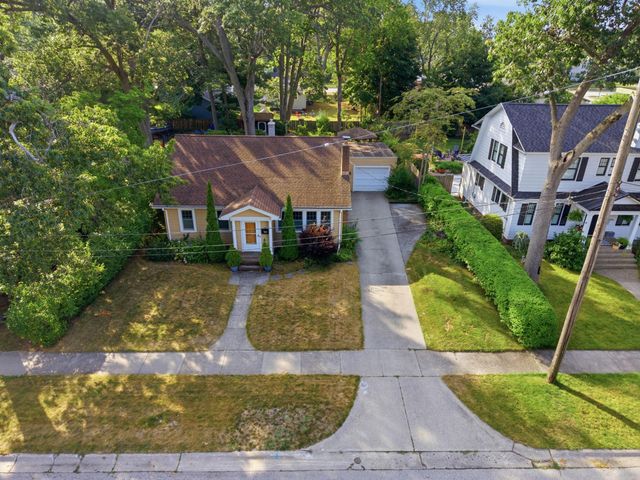 909 Moulton Avenue, North Muskegon City, MI 49445