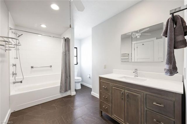 648 96th AVE N, Naples, FL 34108