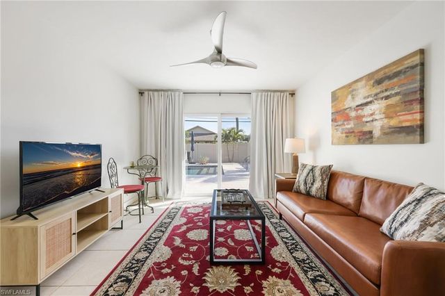 648 96th AVE N, Naples, FL 34108