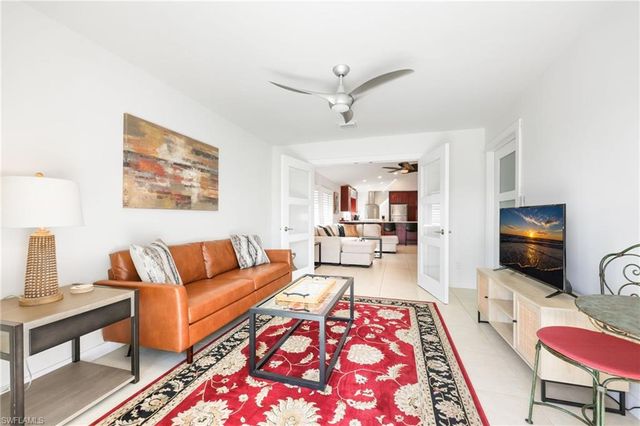 648 96th AVE N, Naples, FL 34108